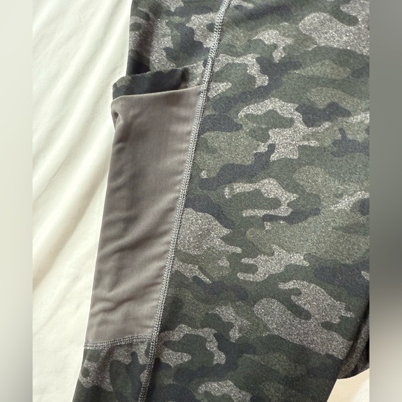 Fabletics Women On The Go PowerHold High Waisted Leggings Pockets Camo Size 2X - Picture 5 of 13